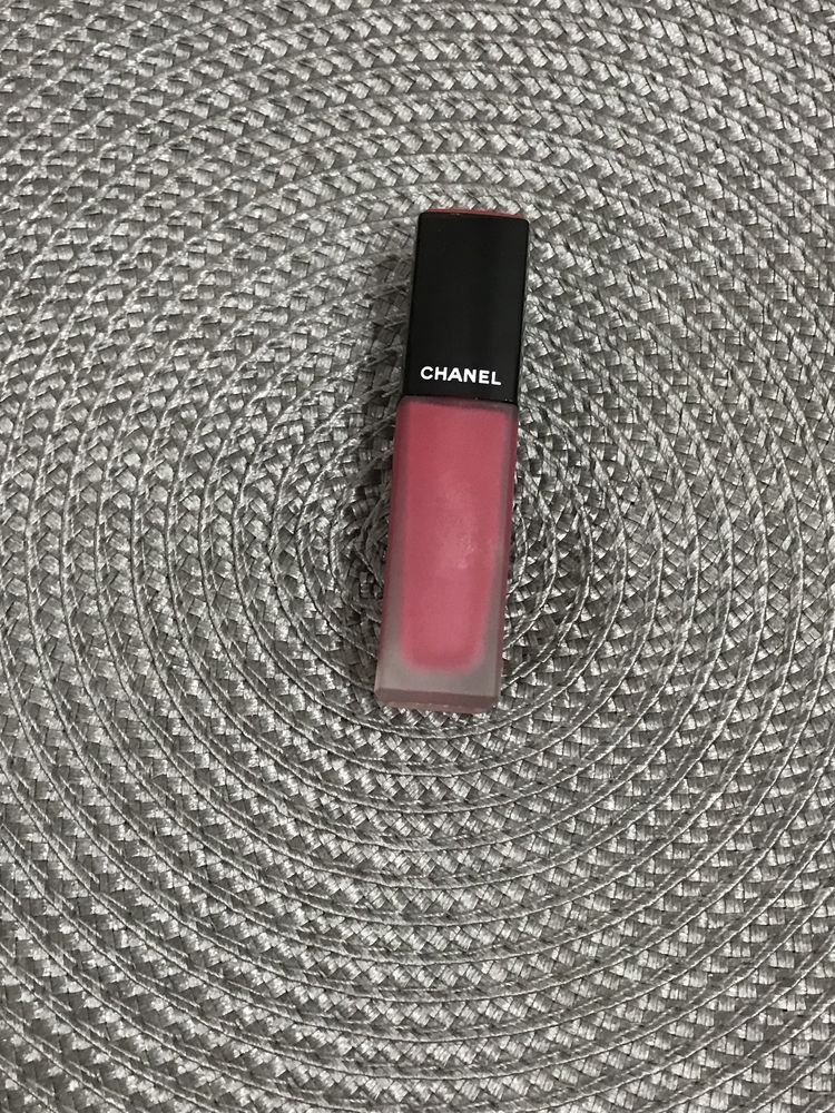 Течни червила Chanel, Lisa Eldridge