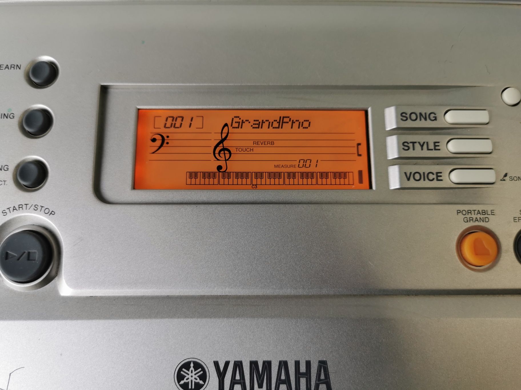 Електронен клавир синтезатор  YAMAHA PORTATONE PSR-E303