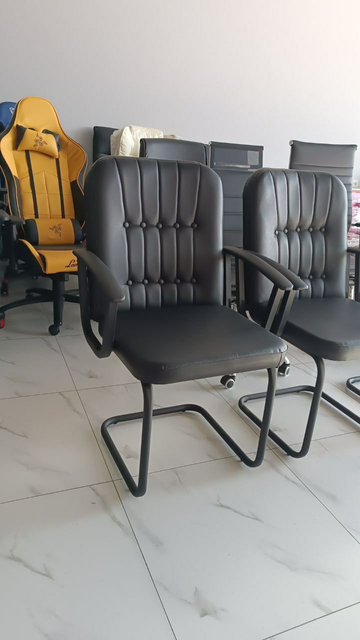 Офисное кресло виситор С