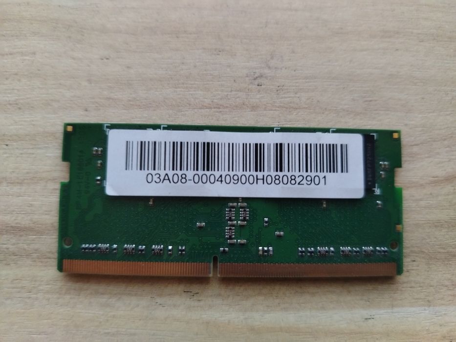 2×4GB DDR4 SO-DIMM (2400 MHz + 3200 MHz) — отличное состояние