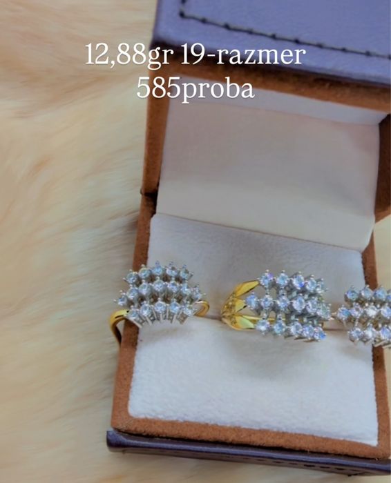 Элегантный коплект 12,88гр 585проба, камни серконий, 19-размер