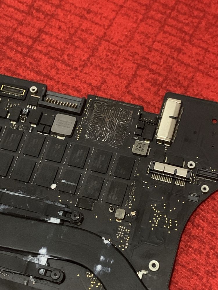 Placǎ de bazǎ Macbook pro 15 2015 mid A1398 Defectǎ.
