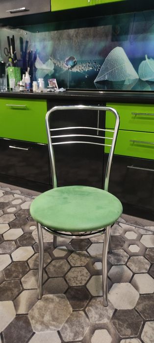 Продам стулья и табуреты