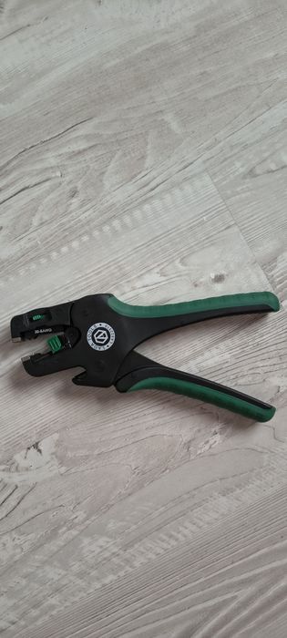 Инструмент за оголване на отделни  жила от проводника