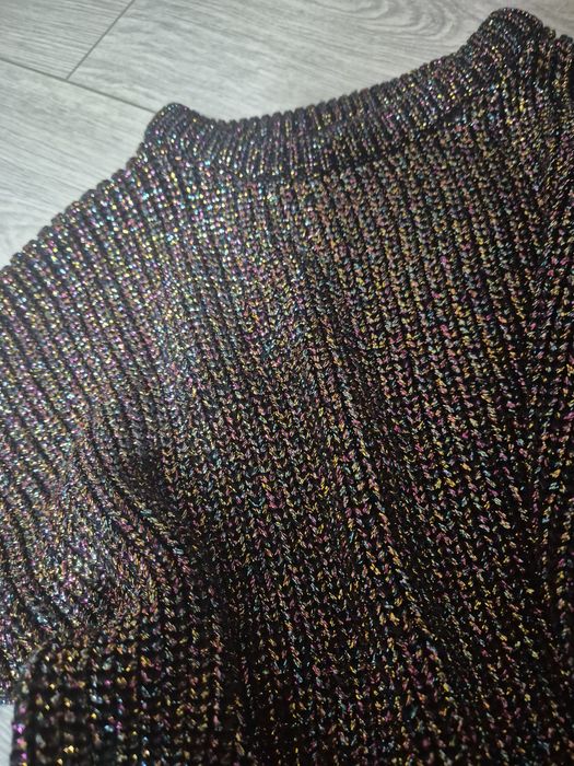 Пуловер с метални нишки и плътен клин