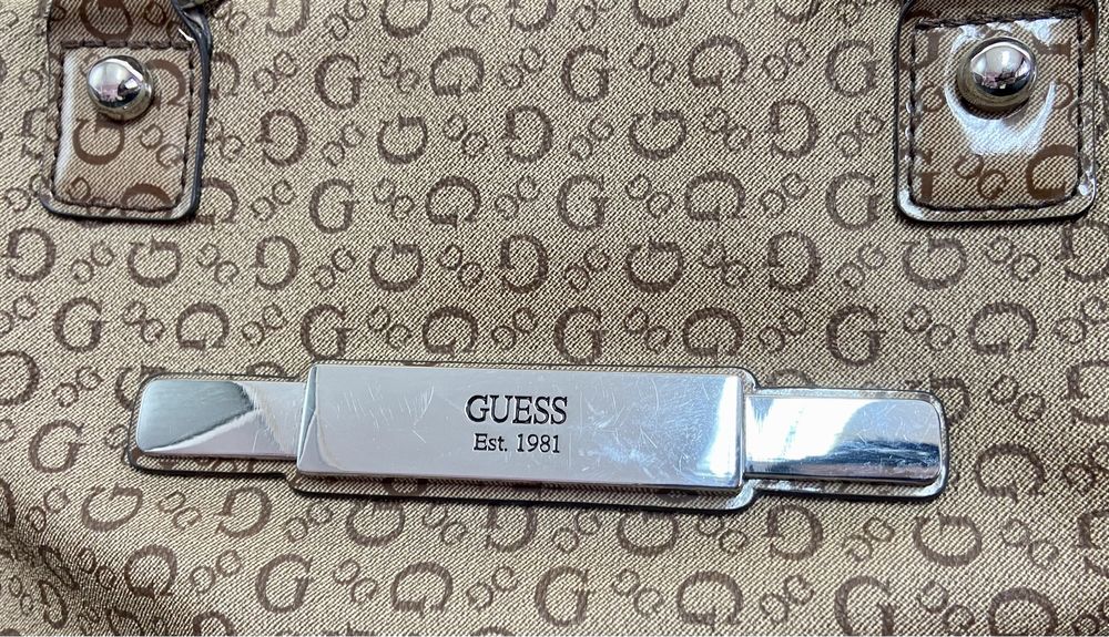 Дамска чанта GUESS