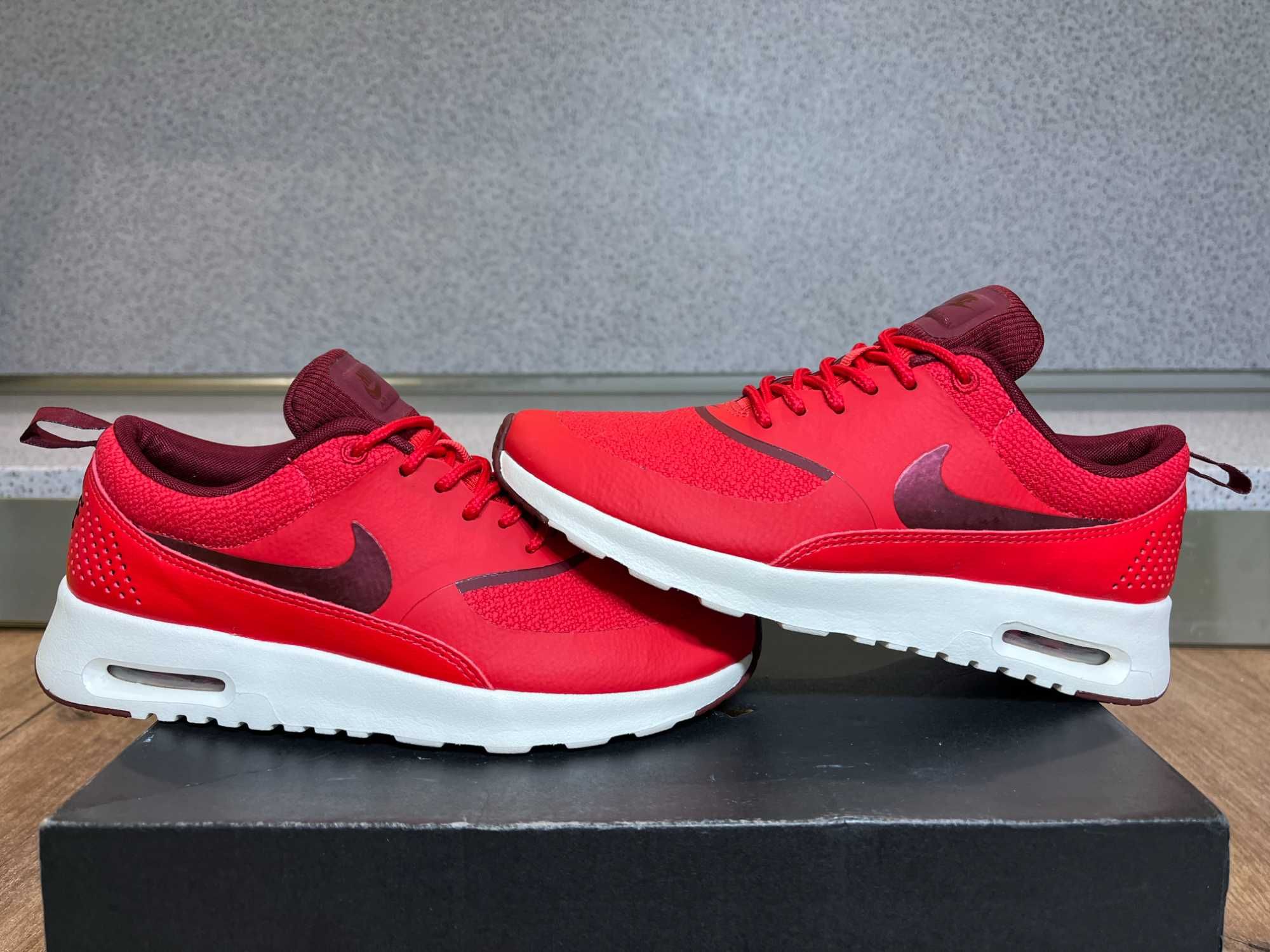 ОРИГИНАЛНИ *** Nike Air Max Thea / Action Red / Red / Sail
