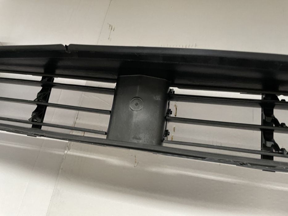 Tragar trager BMW seria 7 G11 G12 deflector intaritura bara grila acti