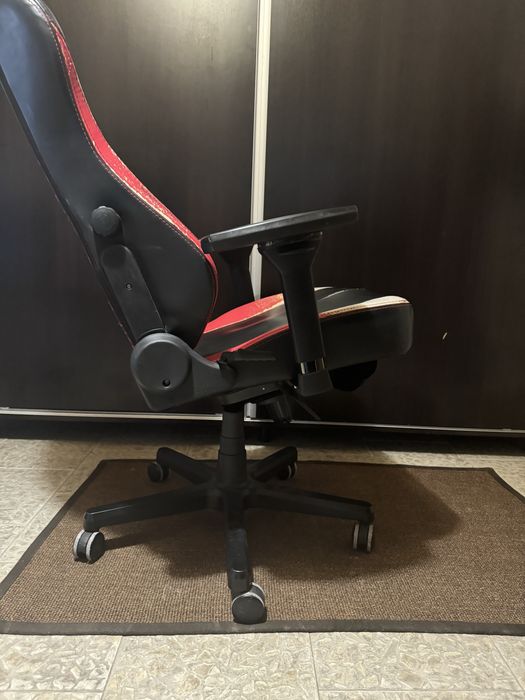 Scaun de gaming Noblechairs editie limitata Doom Eternal