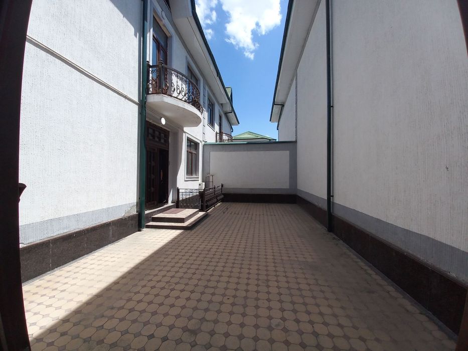 Таун хаус 4 хоналик Аэропортда жойлашган.Агентство