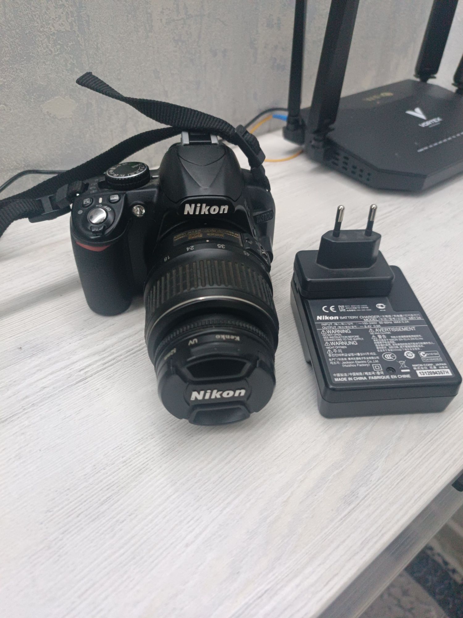 Nikon bredini foto aparati sotiladi  srochniy