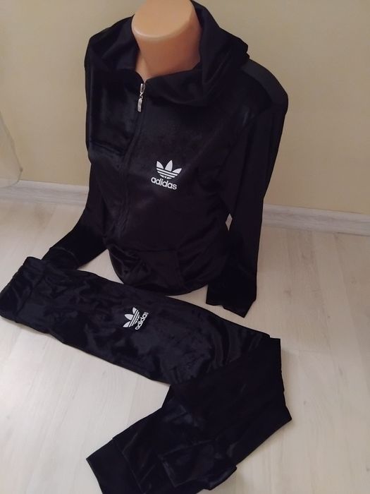 Trening dama Adidas din catifea, S.