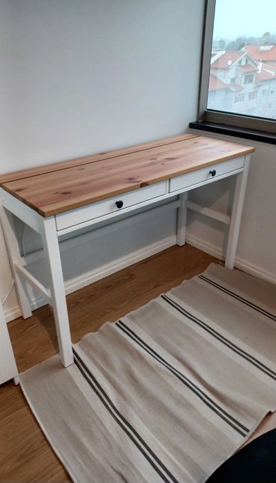 Birou Hemnes aproape nou
