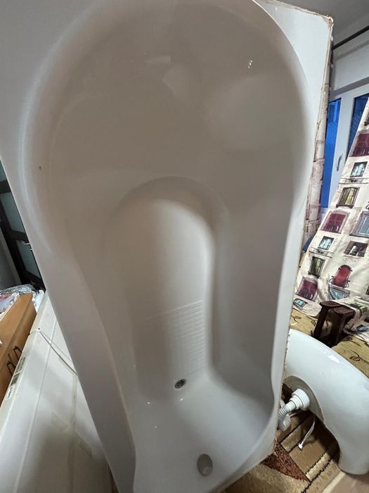 Cada acril 170 x 70 cu masca si suport in stare foarte buna