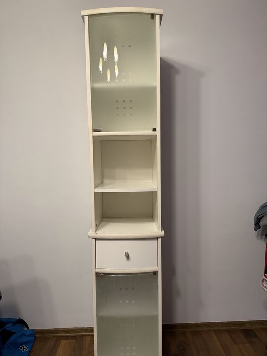 Vand Canapea+Fotoliu+Masa pentru living(dulap baie inclus)