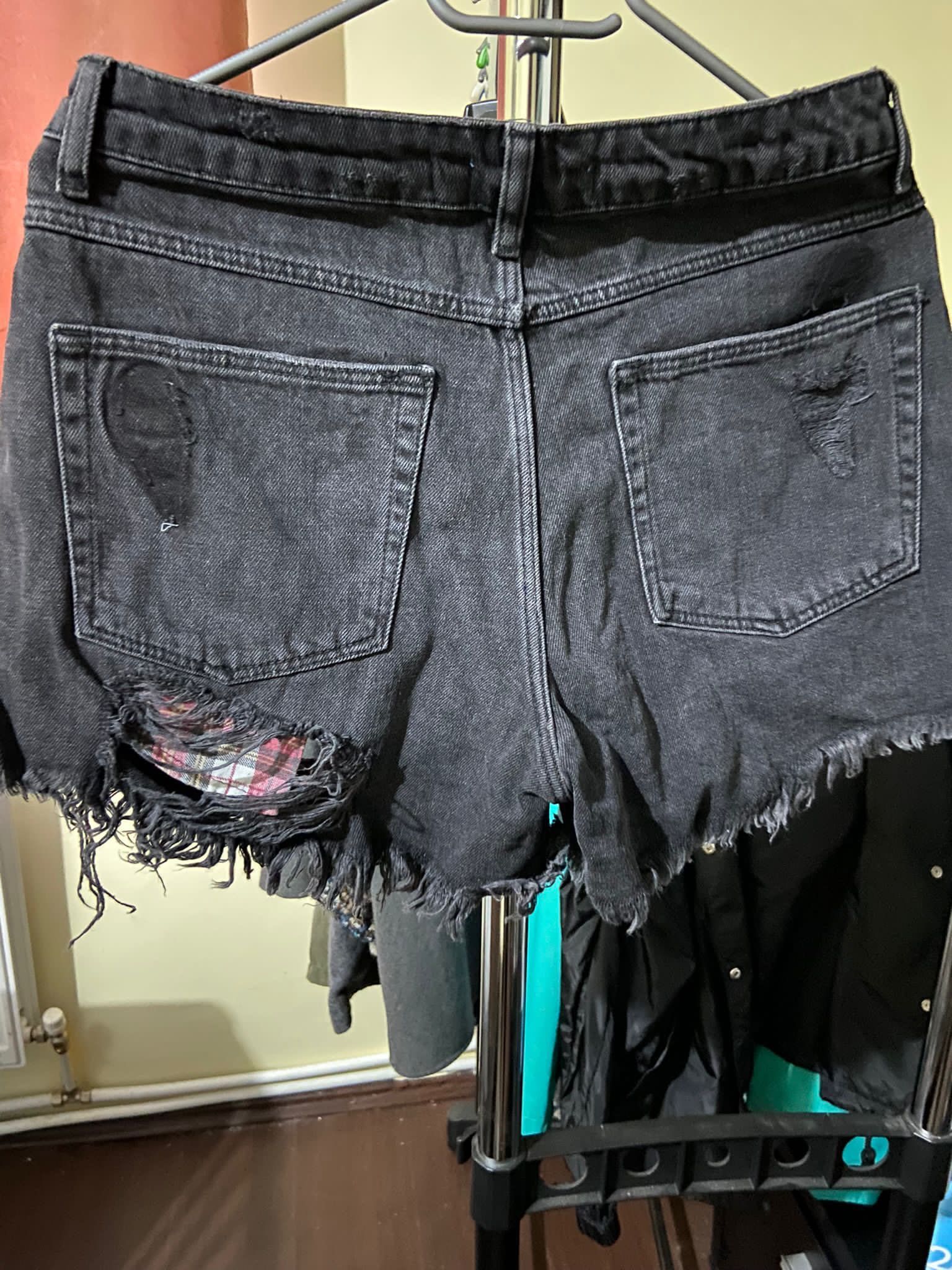 2 pantaloni Scurți din blugi Guess și Madame(albastru și negru)