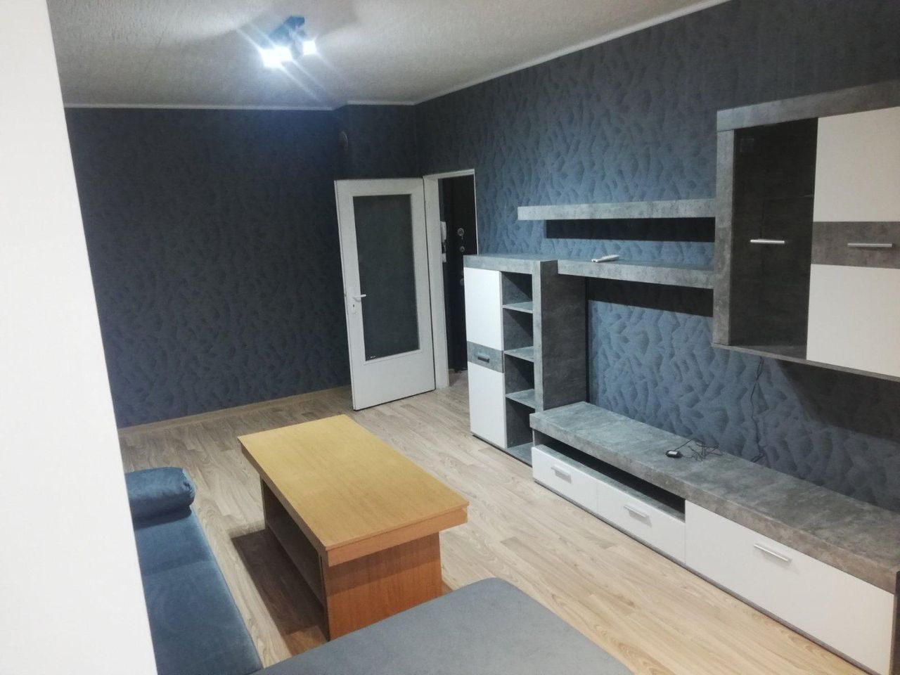 Дава се под наем Двустаен апартамент в Пловдив, Тракия - 65 кв.м за 408 € - Снимка #1
