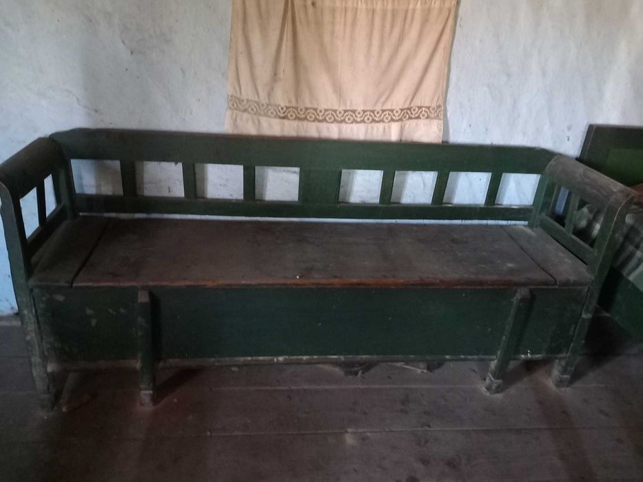 Laviță ( bancă)  din lemn vechime peste 80 ani