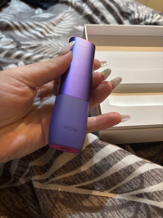 Iqos Iluma Neon Purple