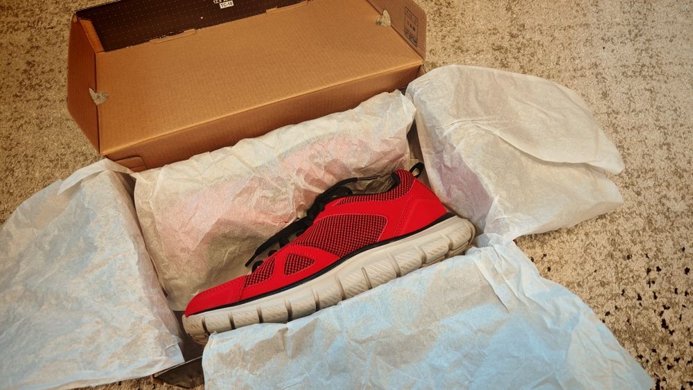 Adidasi Skechers rosu 41