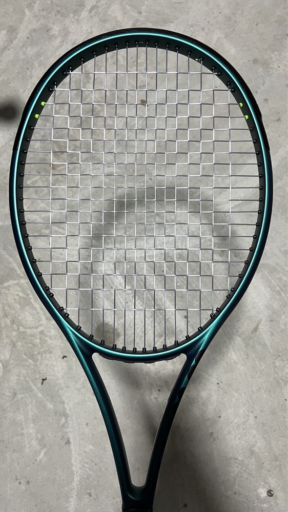 Vand racheta wilson blade v9 cap 100 maner 3 corzi 16x19