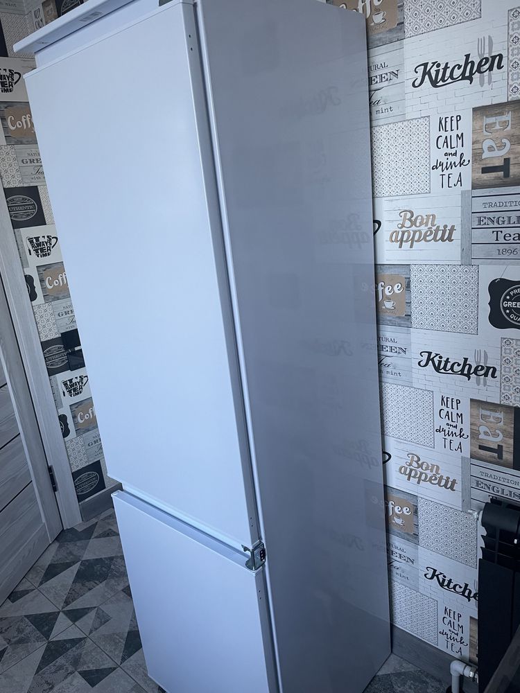 Продам новый встраеваемый холодильник Ханса