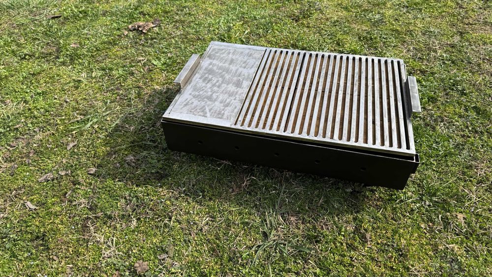 Gratar demontabil cu masa