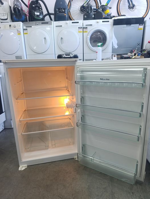 Хладилник за вграждане MIELE