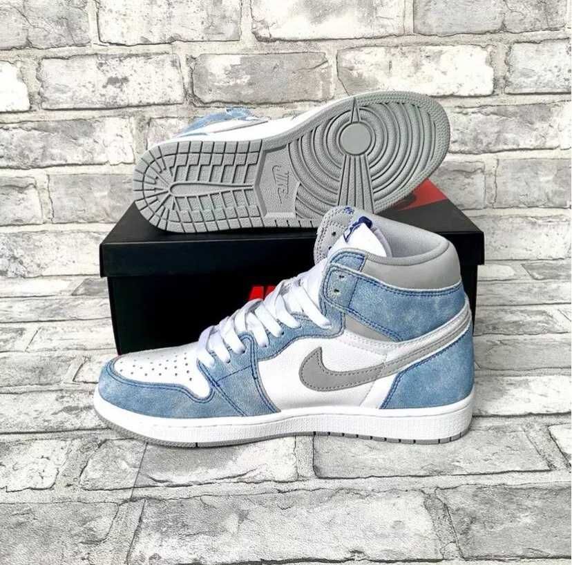 Sneakers Nike Air Jordan 1 Retro Hyper Royal Edition