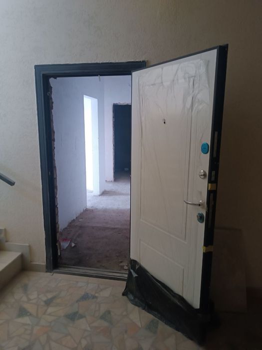 Срочно 53.8 м2 новостройка сотилади