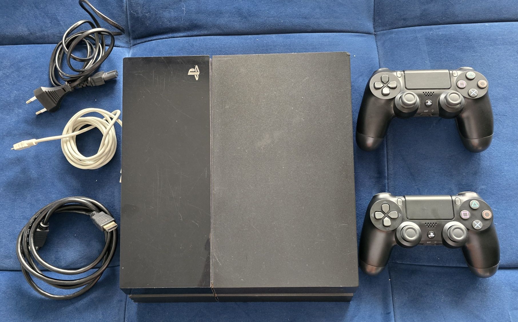 Playstation 4 с два джойстика