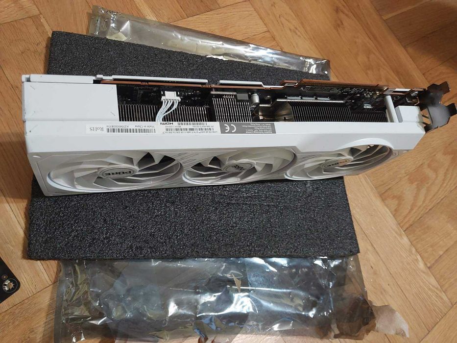 Sapphire Pure RX 7700XT 12GB Gaming OC White