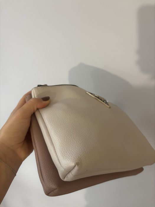Продавам чанта Guess