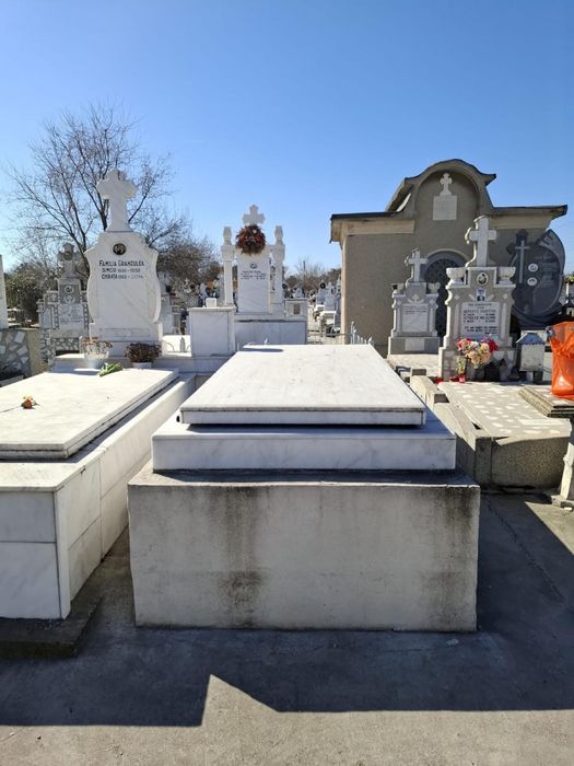 Vand urgent loc veci 4 Cripte | Marmura | Cimitirul central Constanta