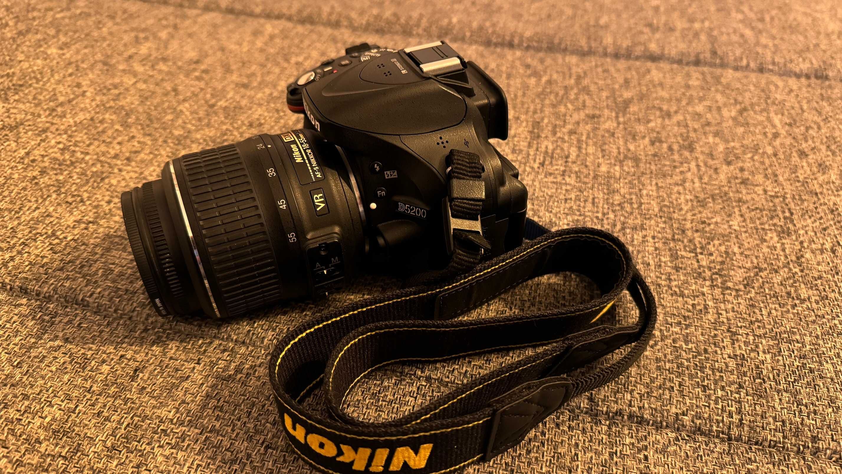 Nikon D5200 Kit + obiectiv 55-300 + accesorii + rucsac