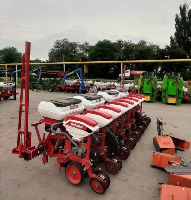 Сеялка Пневматическая СВЕКЛА КУКУРУЗА ПОСОЛНУХ СОЯ  8-ми рядная