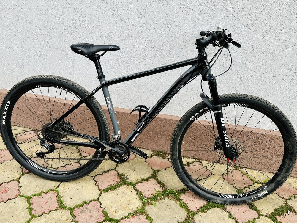 Bicicleta mtb 29” roti furca pe aer