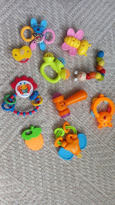 Игрушки и антиудар для головы