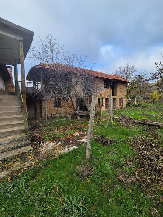 Продавам Къща с.Смочан на 10км от Ловеч