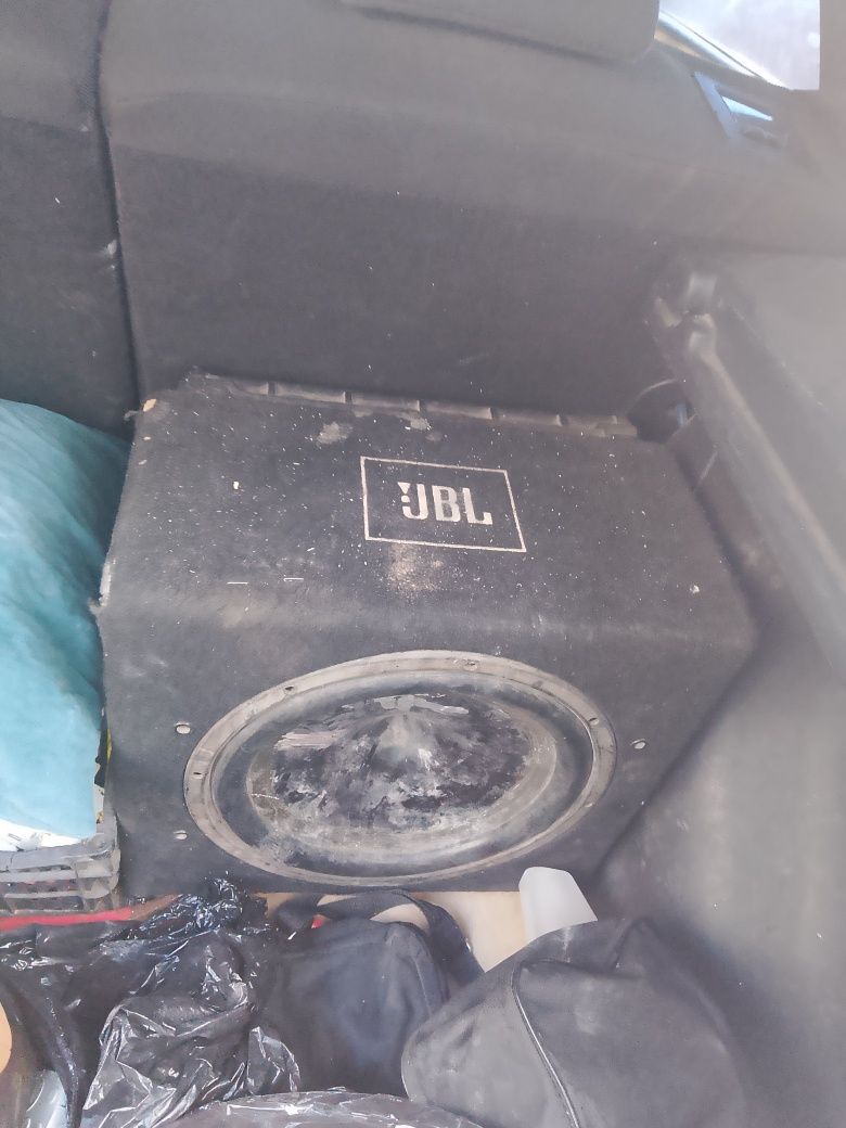 Продам сабвуфер jbl