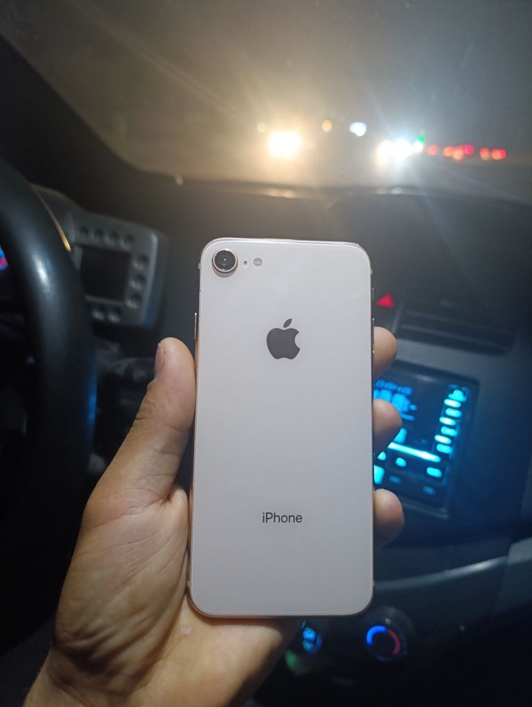 Iphone 8  pamyat 64