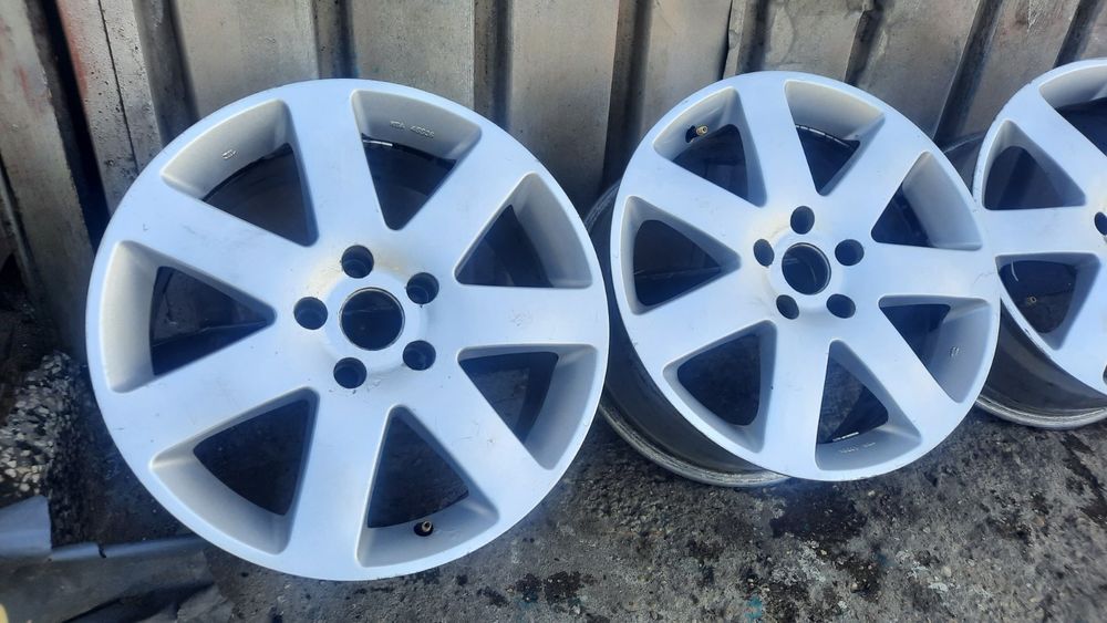 Продавам джанти 17' 5х112 с гуми kormoran 205/45/17 дот 24 година