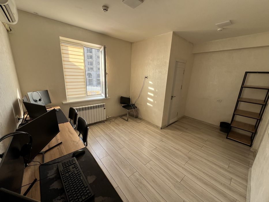 Аренда под офис С мебелью! Мечеть Бодомзор вдоль дороги! 350$