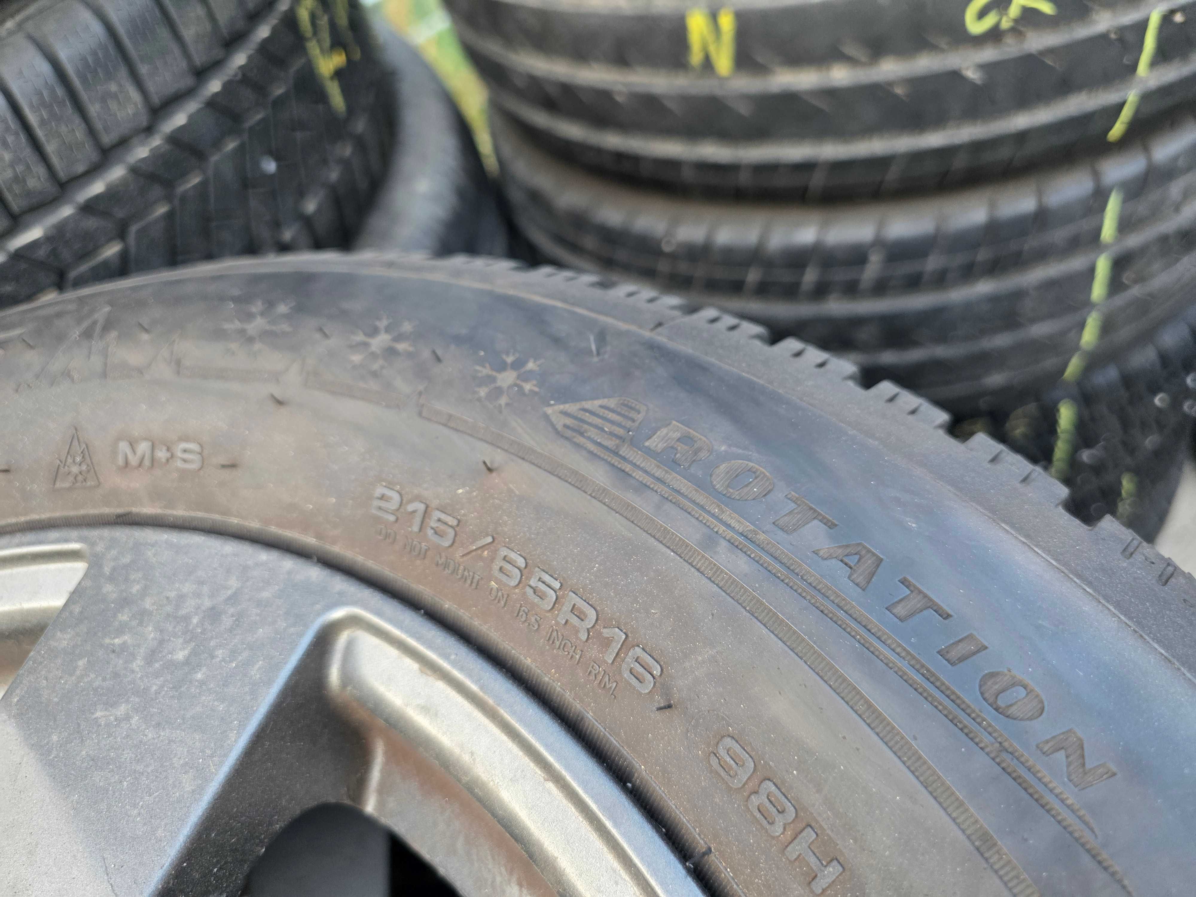 4бр Зимни гуми 215 60 16 - Dunlop