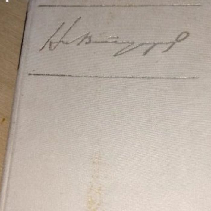 Две книги-поезията на Димчо Дебелянов и съчинения на Никола Вапцаров.