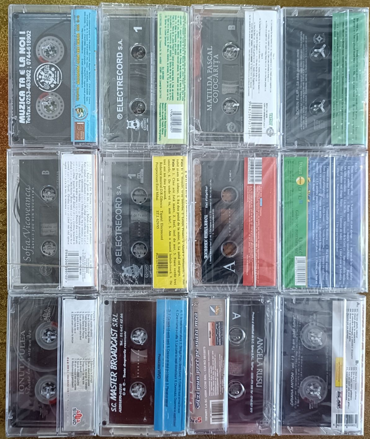 Casete sigilate cu muzică populară
