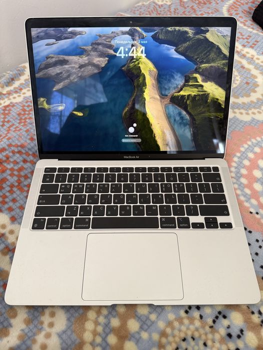 Продам Macbook Air M1 2020