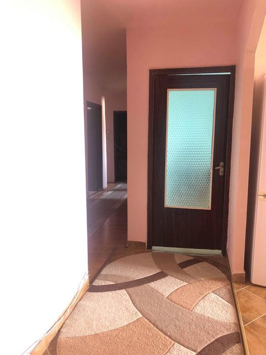 Vand apartament zona Mircea cel batran