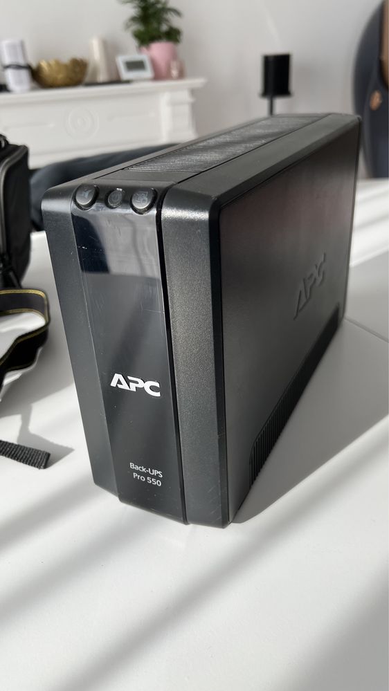 APC Power-Saving Back-UPS Pro 550, 550VA, LCD