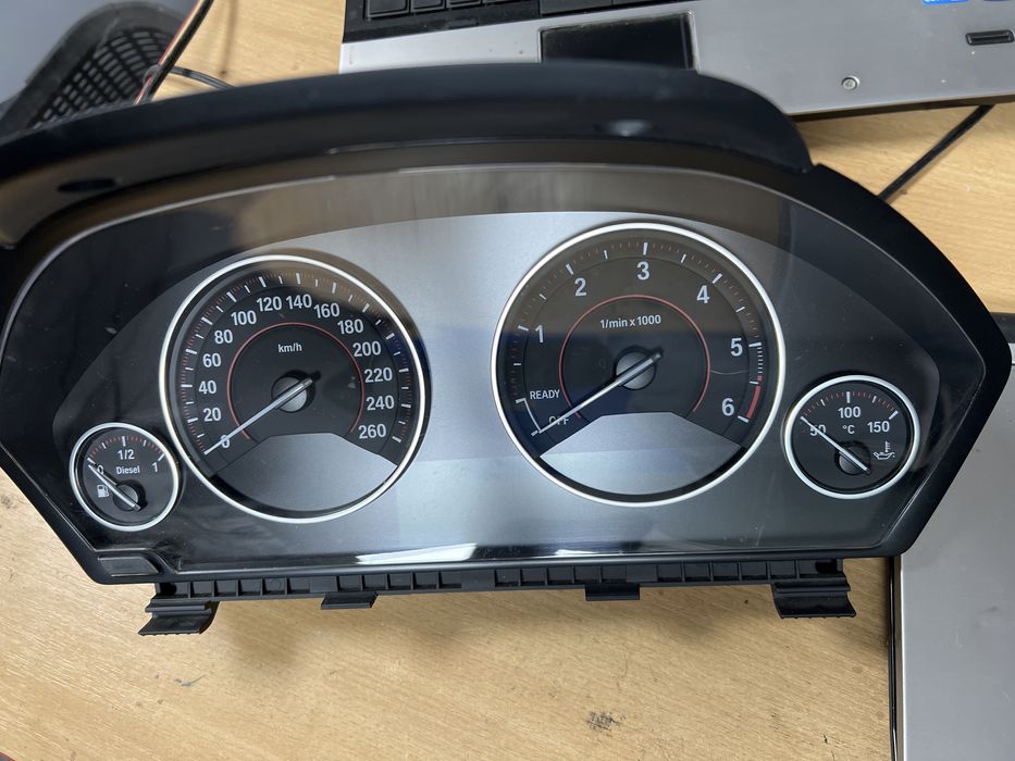 Ceasuri f30 6WA si headup display